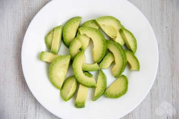 Shrimp salad, avocado and cherry tomatoes - recipe photo, step 3