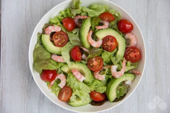 Shrimp salad, avocado and cherry tomatoes - recipe photo, step 5