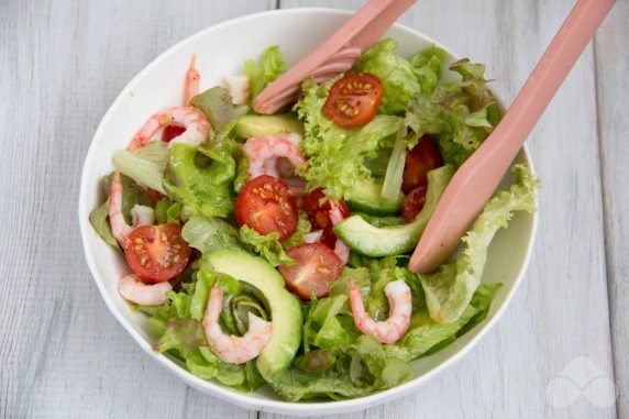 Shrimp salad, avocado and cherry tomatoes - recipe photo, step 6