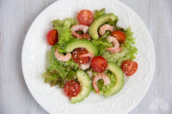 Shrimp salad, avocado and cherry tomatoes - recipe photo, step 7