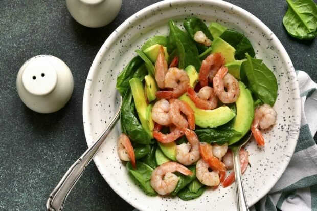 Shrimp salad, spinach and avocado Shrimp salad, spinach and avocado
