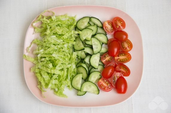 Simple salad with shrimp and Beijing cabbage - recipe photo, step 2