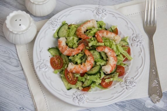 Simple salad with shrimp and Beijing cabbage - recipe photo, step 3
