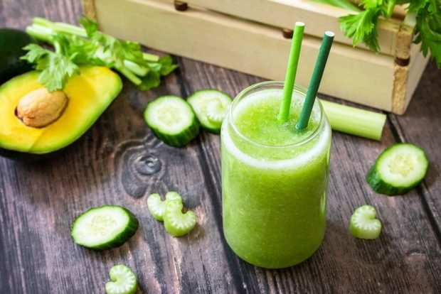 Smoothie from cucumber with celery Smoothie from cucumber with celery