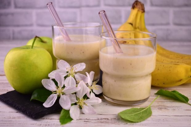 Smoothies from banana and apple