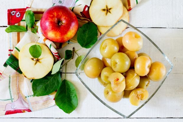 Soaked apples Soaked apples