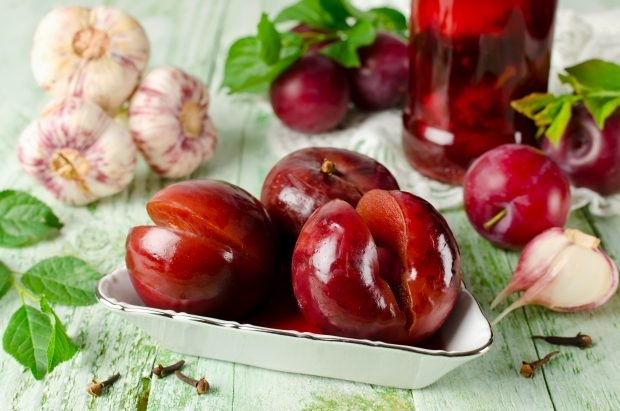Soaked plums for the winter Soaked plums for the winter
