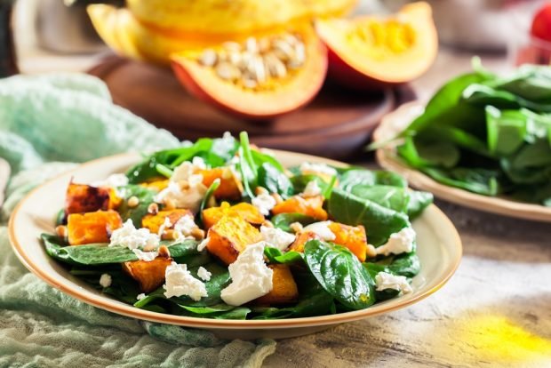 Spinach salad and pumpkin Spinach salad and pumpkin