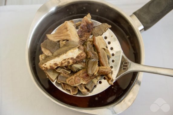 Stewed cabbage with dried mushrooms - recipe photo, step 2