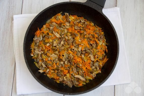 Stewed cabbage with dried mushrooms - recipe photo, step 5