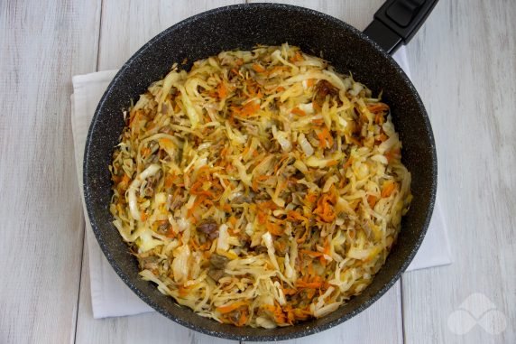 Stewed cabbage with dried mushrooms - recipe photo, step 6