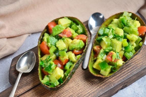 Stuffed avocado with tomatoes and pepper - recipe photo, step 3