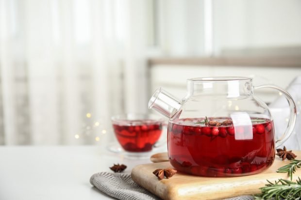 Tea with cranberries