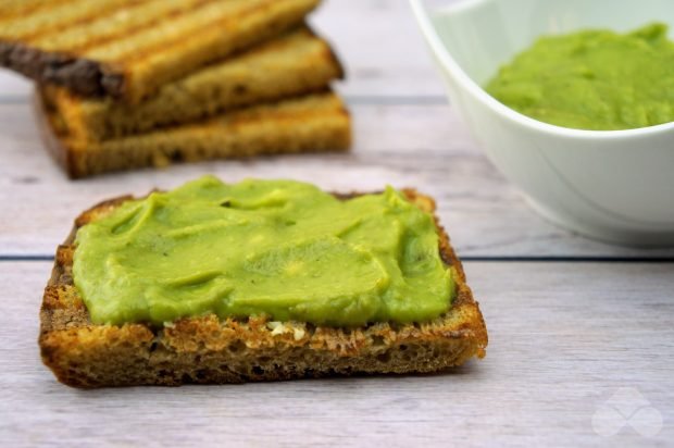 Toasts with avocado