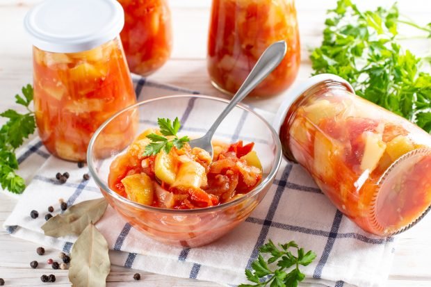 Tomato and pepper salad for the winter Tomato and pepper salad for the winter