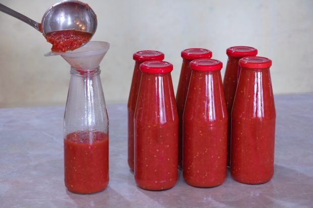 Tomato juice with pulp for the winter Tomato juice with pulp for the winter