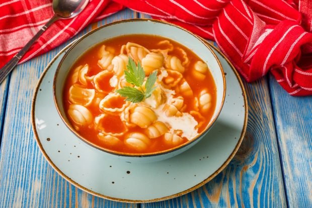 Tomato soup with pasta