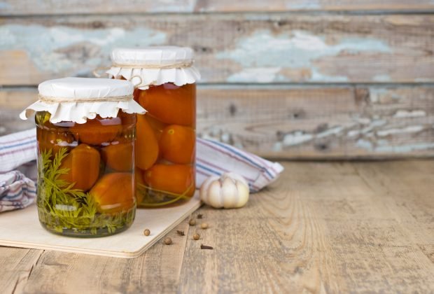 Tomatoes with carrot top for the winter Tomatoes with carrot top for the winter