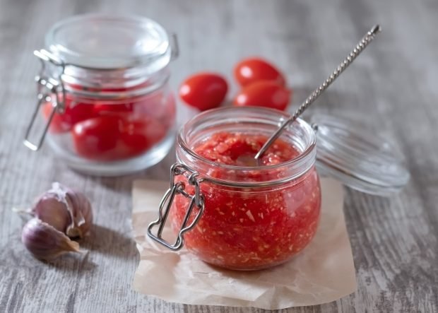 Tomatoes with garlic for the winter Tomatoes with garlic for the winter