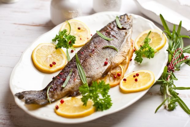 Trout with lemon and rosemary in the oven Trout with lemon and rosemary in the oven