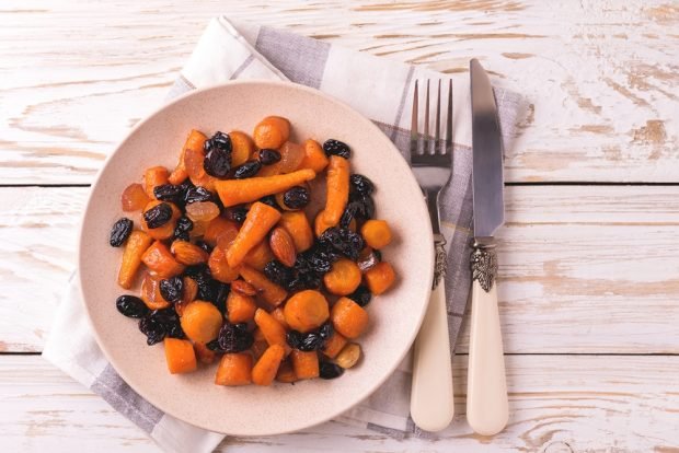 Tsimes with dried fruits and almonds Tsimes with dried fruits and almonds