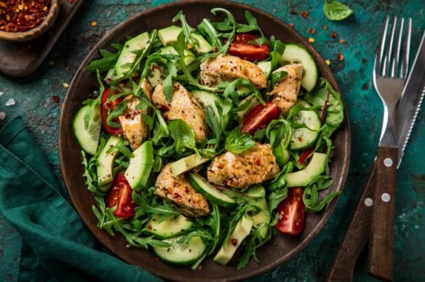 Turkey salad, avocado and arugula