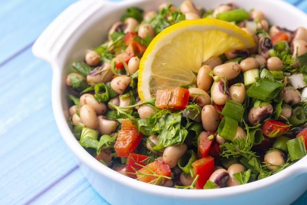 Turkish salad with beans and green onions Turkish salad with beans and green onions