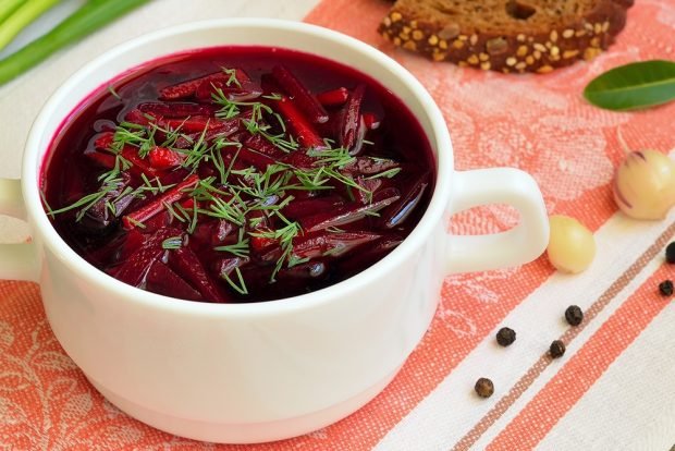 Ukrainian borsch with green onions