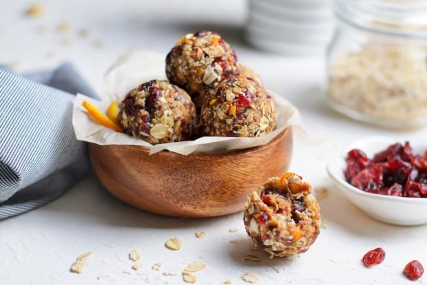 Vegan sweets from oatmeal and dates Vegan sweets from oatmeal and dates