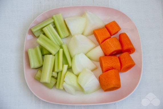 Vegetable broth with carrots and herbs - recipe photo, step 1