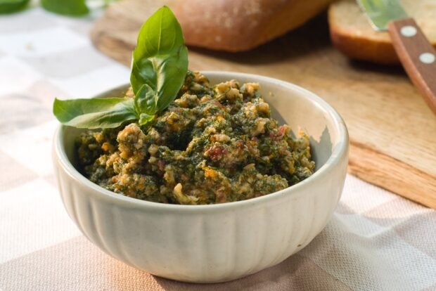 Vegetable caviar with spinach, cilantro and nuts