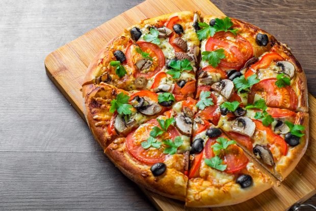 Vegetable pizza with mushrooms Vegetable pizza with mushrooms