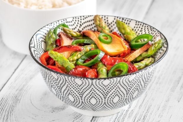 Vegetable salad with asparagus and mushrooms Vegetable salad with asparagus and mushrooms