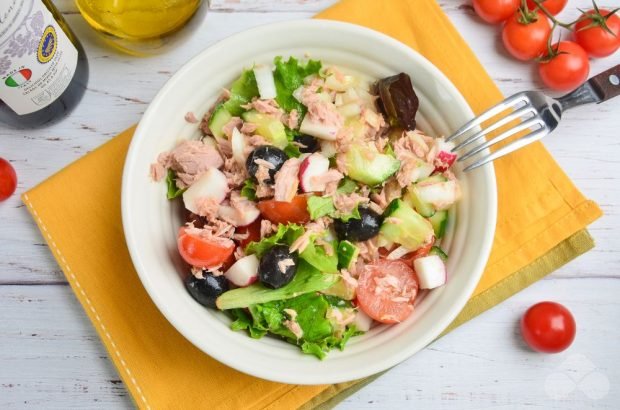Vegetable salad with canned fish Vegetable salad with canned fish