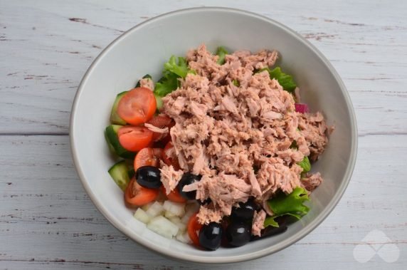 Vegetable salad with canned fish - recipe photo, step 3
