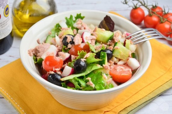 Vegetable salad with canned fish - recipe photo, step 4