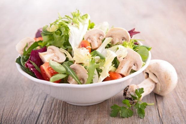 Vegetable salad with fresh mushrooms Vegetable salad with fresh mushrooms