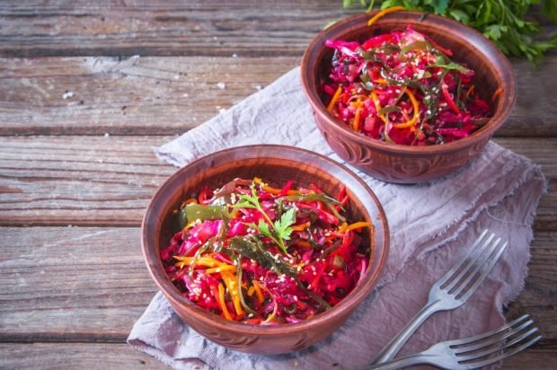 Vegetable salad with sea cabbage Vegetable salad with sea cabbage
