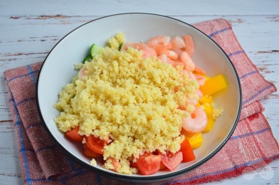 Vegetable salad with shrimp and piece - recipe photo, step 3