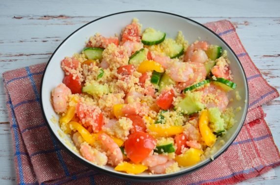 Vegetable salad with shrimp and piece - recipe photo, step 4