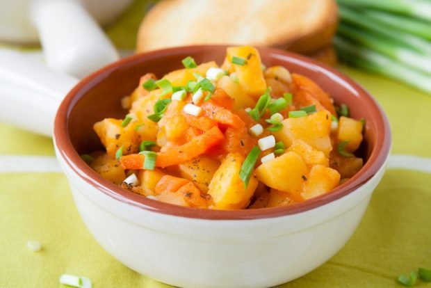Vegetable stew with zucchini and potatoes in a slow cooker Vegetable stew with zucchini and potatoes in a slow cooker