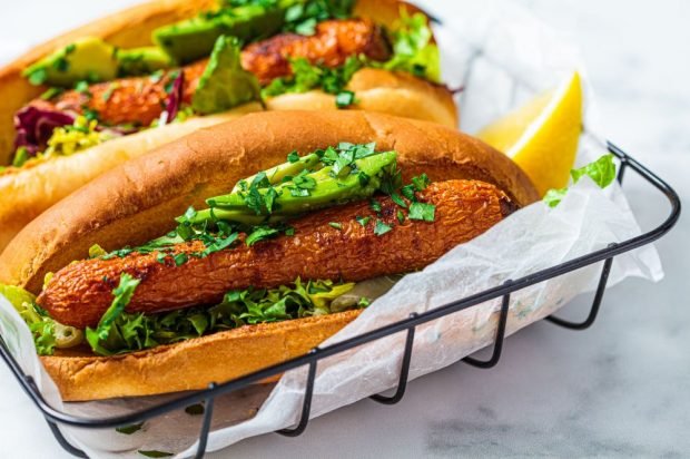Vegetarian hot dog with baked carrots, oyster mushrooms and avocados Vegetarian hot dog with baked carrots, oyster mushrooms and avocados