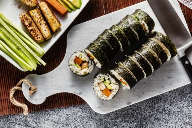 Vegetarian rolls with tofu and carrots Vegetarian rolls with tofu and carrots