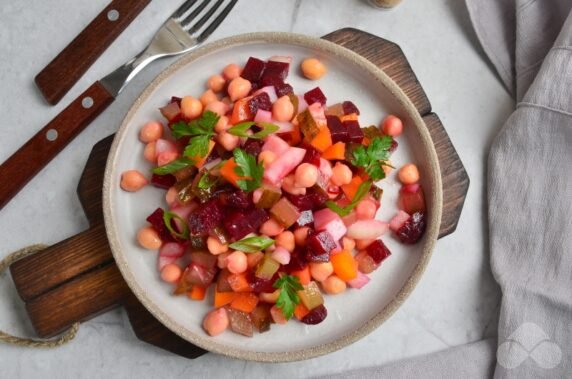 Vinaigrette with chickpeas