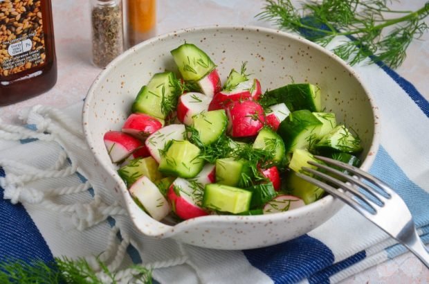 Vitamin salad with radishes and cucumbers Vitamin salad with radishes and cucumbers
