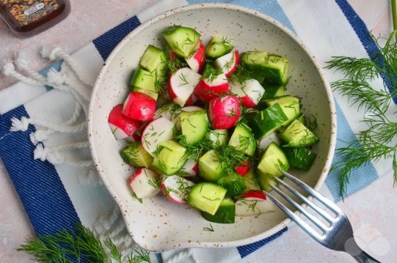 Vitamin salad with radishes and cucumbers - recipe photo, step 3