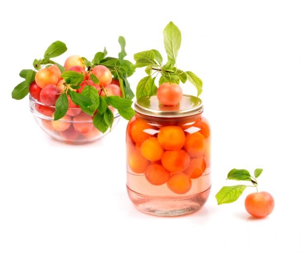 White plum compote for the winter White plum compote for the winter