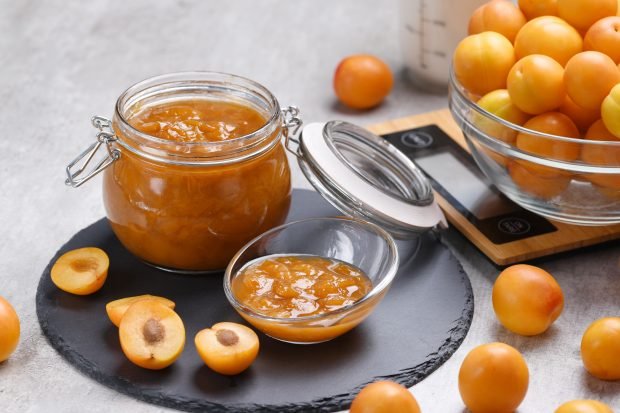 Yellow plum without bones Yellow plum without bones