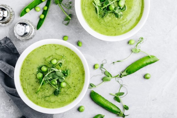 Young pea soup